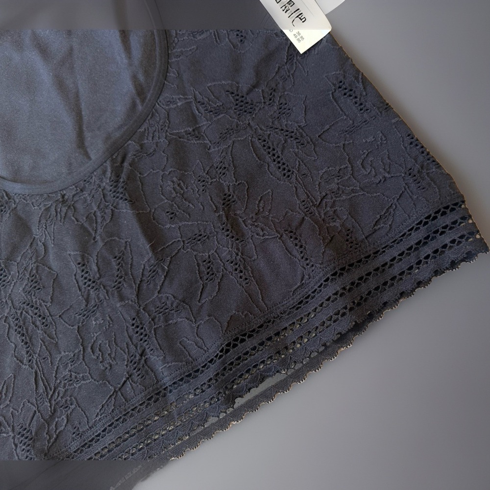 NWT Aerie Superchill Floral Lace Crop Top Black Women's Size Medium - Picture 3 of 9